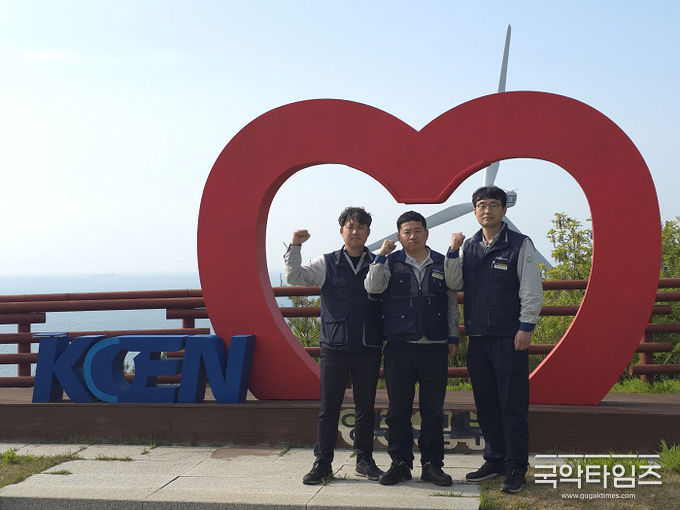 (좌측부터) 최동규 수석부위원장, 박영식 지부위원장, 이호진 사무장