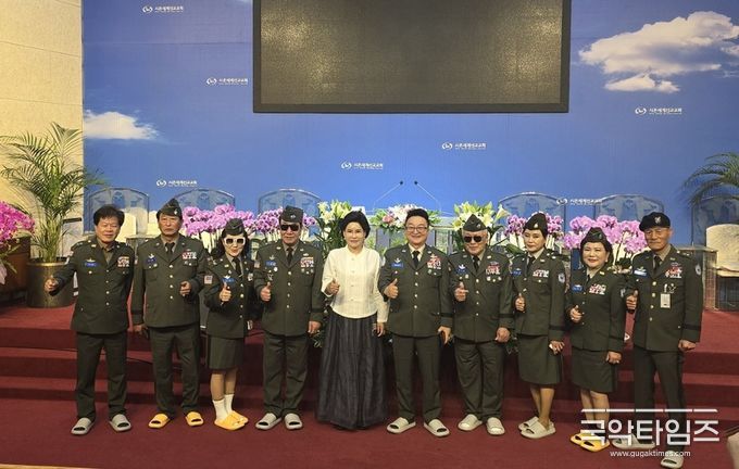 시온세계선교교회 대예배실에서 신현옥 목사에게 군종기독교사단사령관으로 임명했다