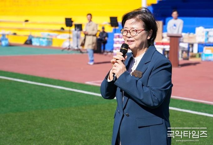 10월 15일 열린 환경공무관 ‘한마음 체육대회’에서 이순희 강북구청장이 인사말씀을 하고 있다.